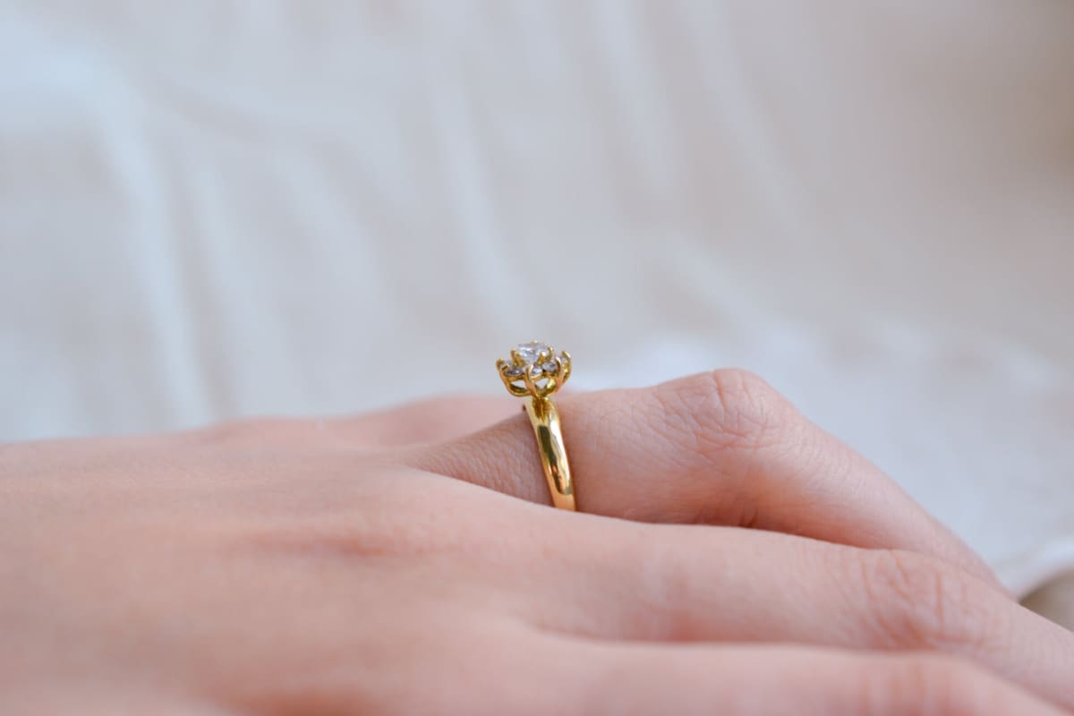 Bague de fiançailles ancienne en Or jaune 18 carats sertie de pierres blanches
