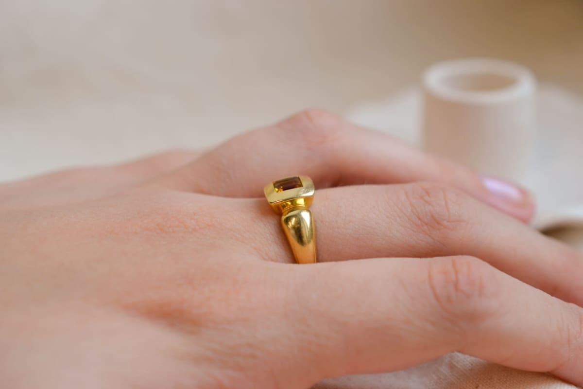 Bague de fiançailles ancienne en Or jaune sertie d'une Citrine