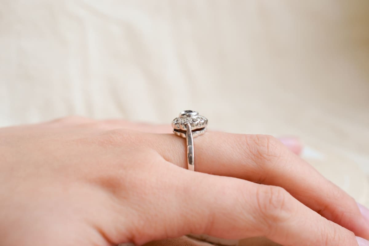 Bague de fiançailles en Argent ornée de pierres blanches