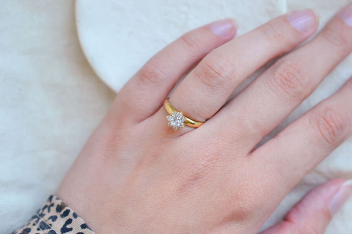 Bague de fiançailles fleur en Or jaune 18 carats sertie de pierres blanches
