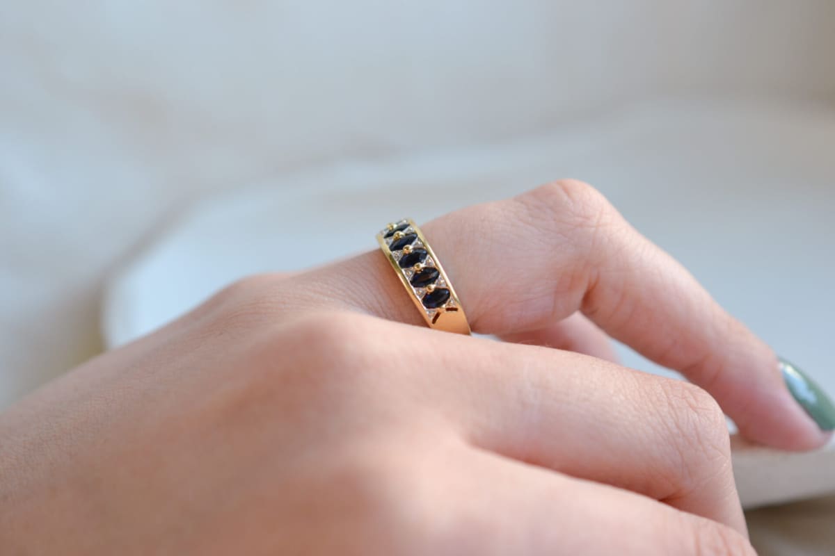 Bague de fiançailles jarretière en Or jaune 18 carats ornée de Saphirs