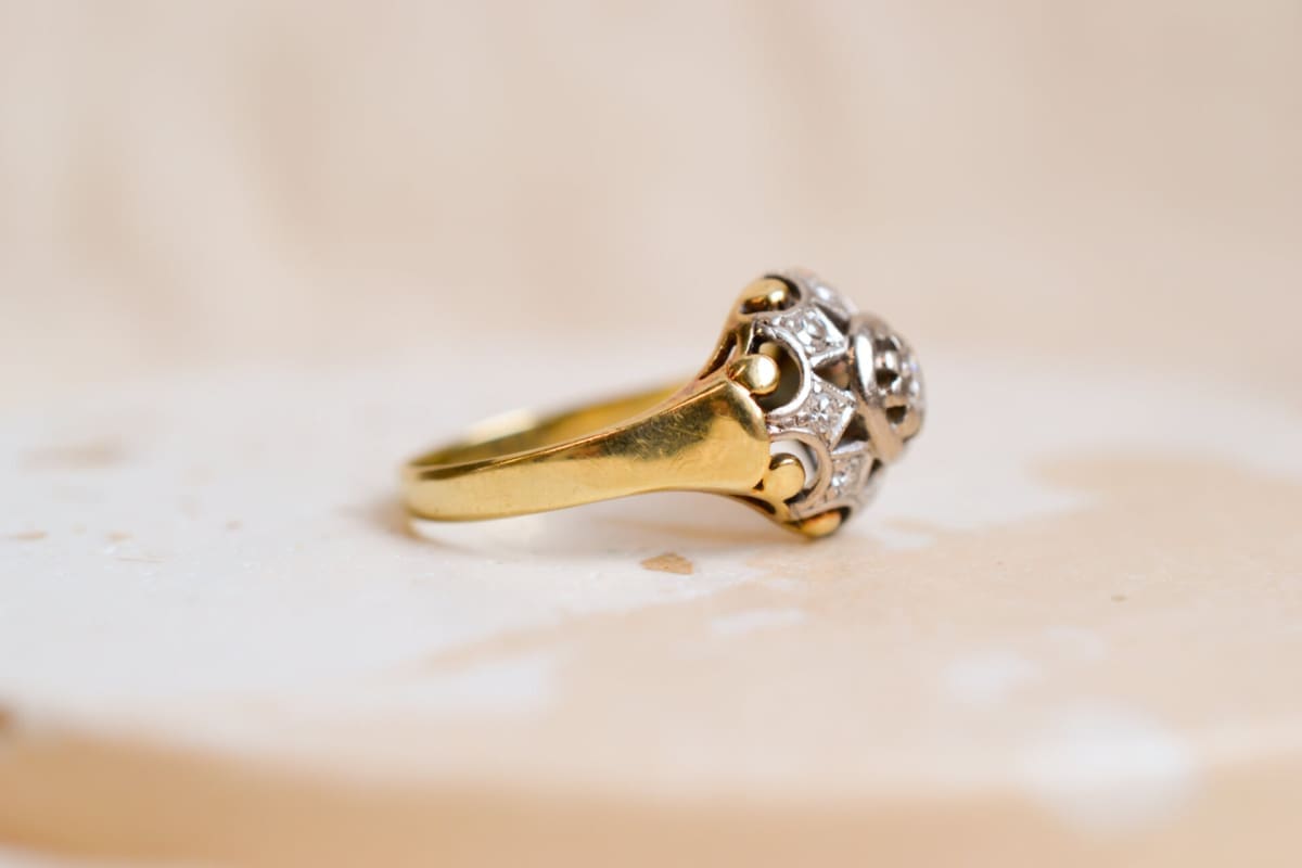 Bague dôme ancienne Art Déco 2 Ors ornée de Diamants