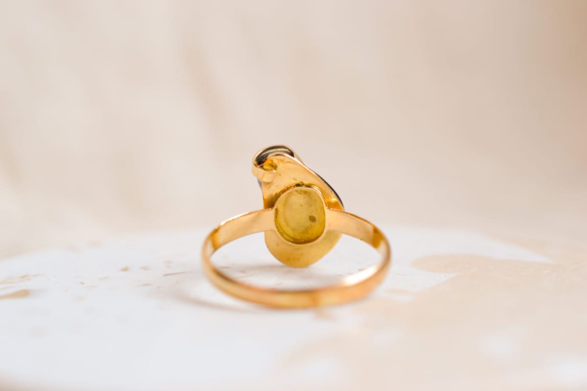Bague en Or jaune 14 carats ornée d'une pierre de Nacre