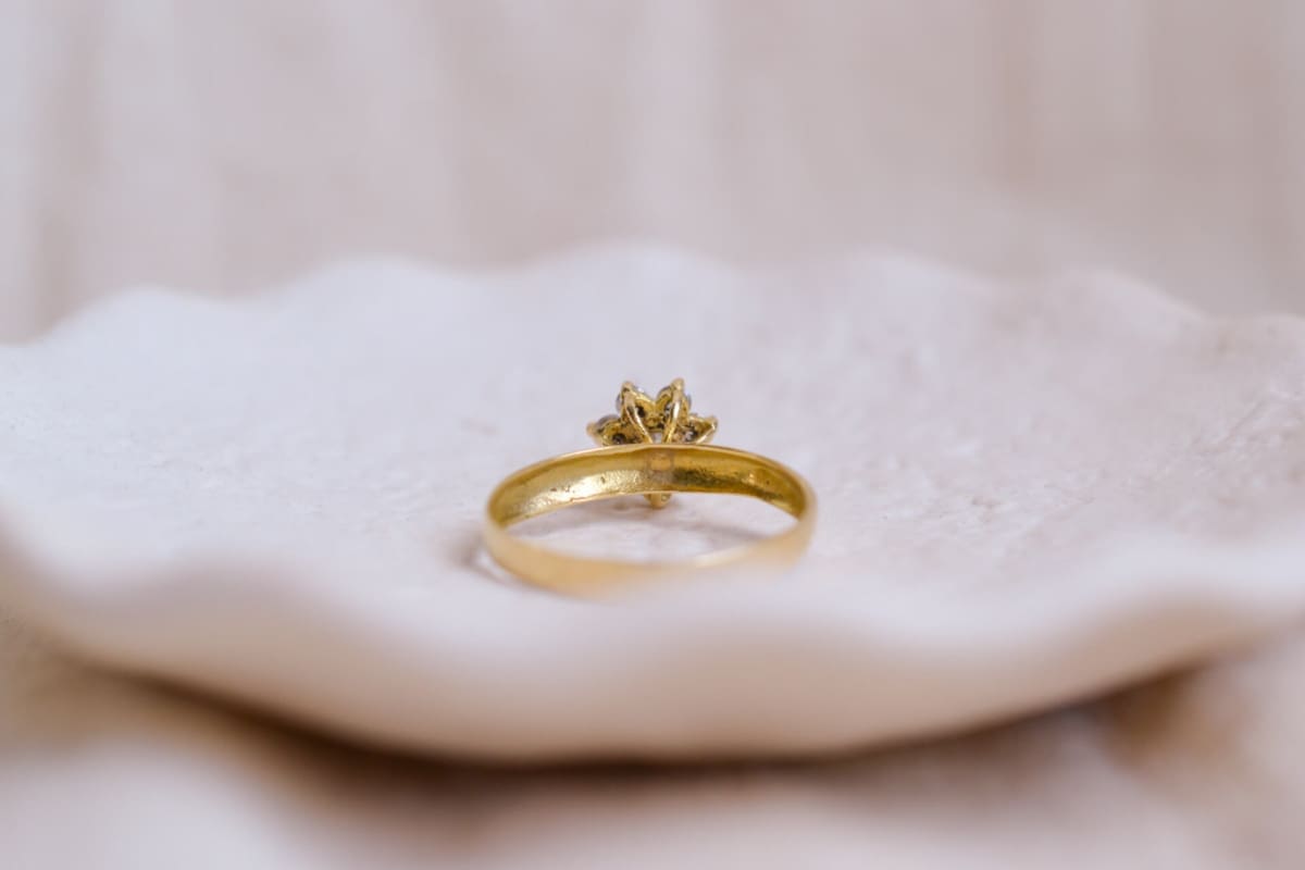 Bague fleur Vintage en Or jaune 18 carats sertie de pierres blanches