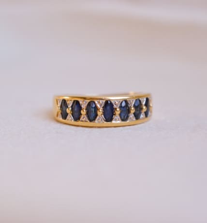 Bague jarretière en Or jaune 18 carats sertie de Saphirs
