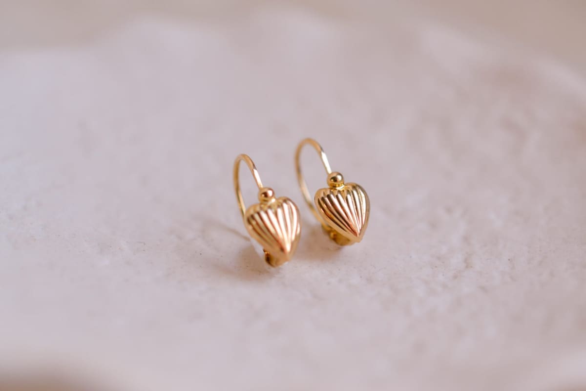 Boucles d'oreilles anciennes coeurs en Or jaune 18 carats