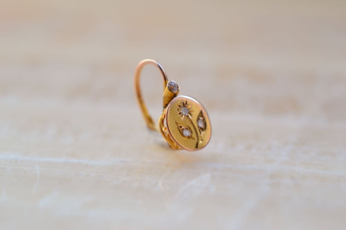 Mono dormeuse ancienne Or jaune 18 carats Diamants