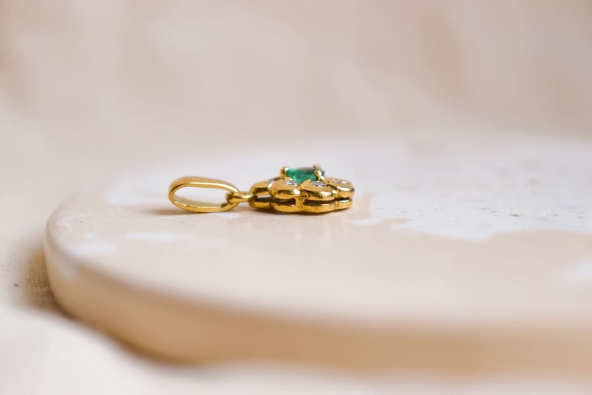 Pendentif Marguerite ancien Emeraude et Diamants
