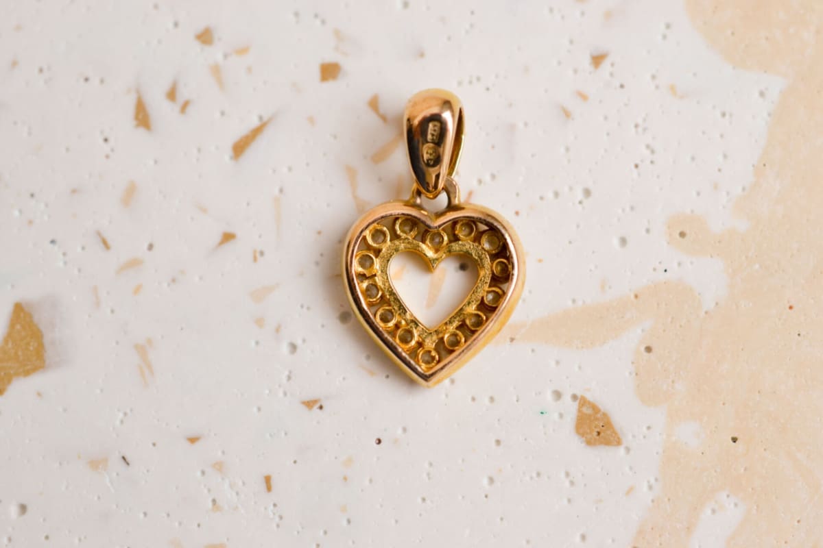 Pendentif coeur Vintage en Or jaune 9 carats serti d'Oxydes
