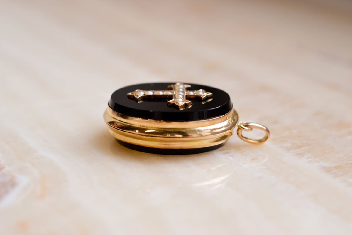 Pendentif en Or jaune 18 carats Onyx et Perles