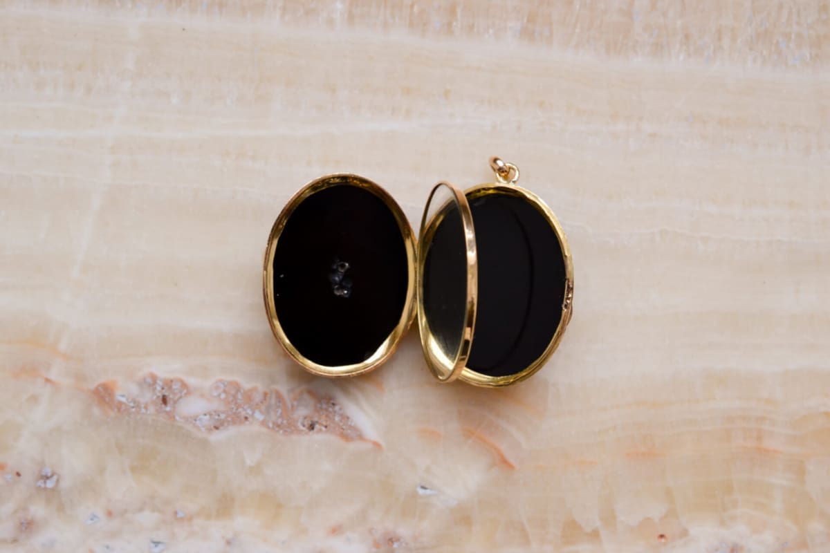 Pendentif ouvrant en Or jaune 18 carats Onyx et Perles