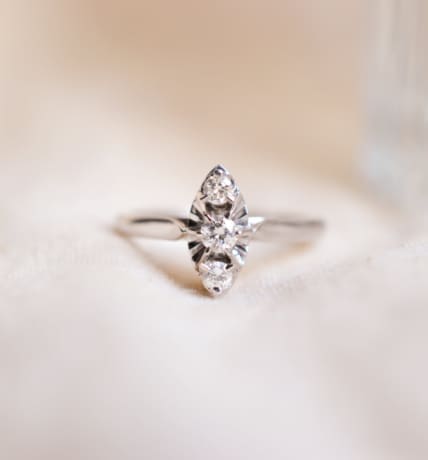 Bague Navette en Or blanc 18 carats sertie de Diamants