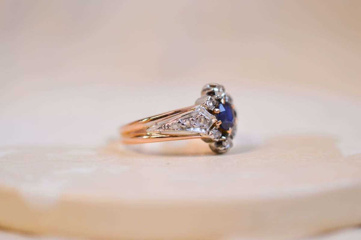 Bague ancienne Art Déco Or rose et Or blanc sertie d'un Saphir et de Diamants