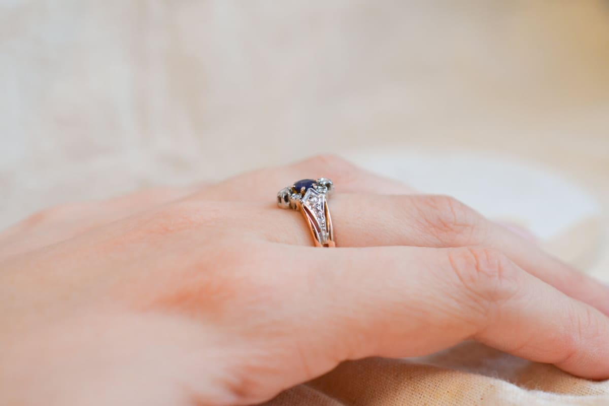 Bague de fiançailles Art Déco 2 Ors Saphir et Diamants
