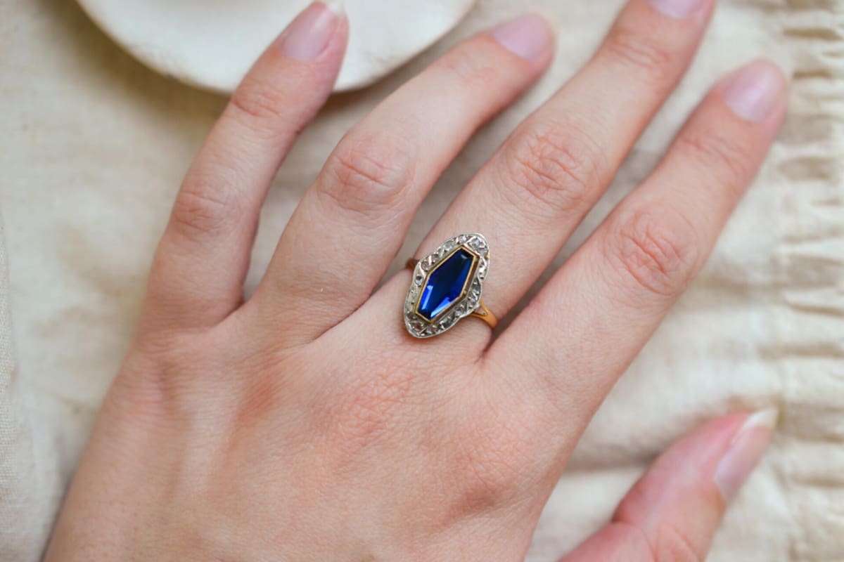 Bague de fiançailles ancienne 2 Ors pierres bleue et blanches