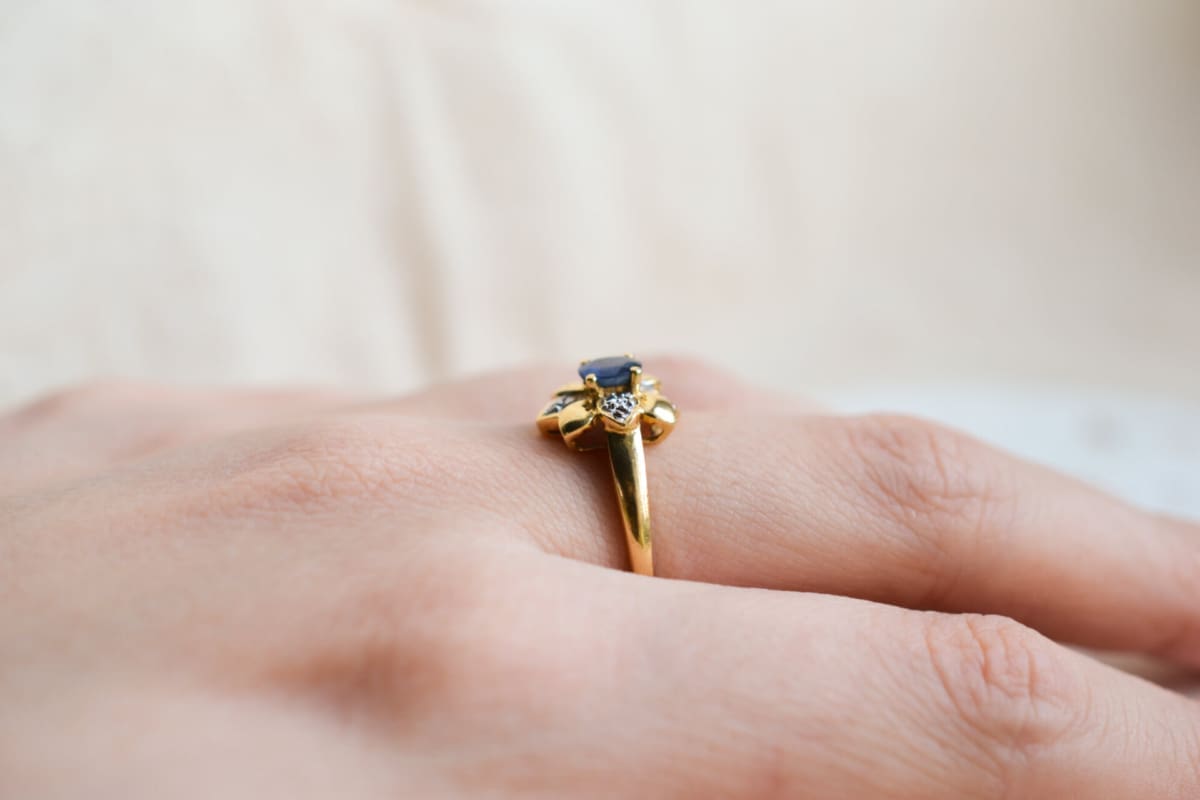 Bague de fiançailles ancienne en Or jaune 18 carats Saphir et Diamants