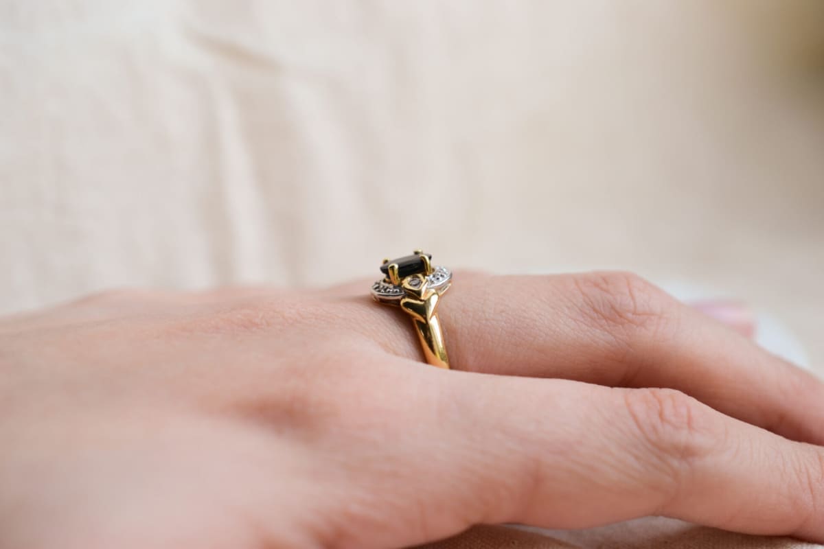 Bague de fiançailles ancienne en Or jaune et Or blanc 18 carats Saphir et Diamants