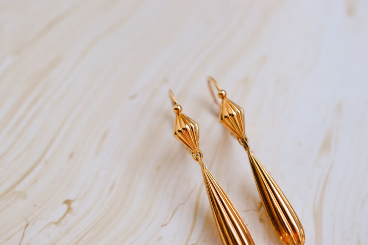 Boucles d'oreilles anciennes en Or jaune 18 carats à décor godronné
