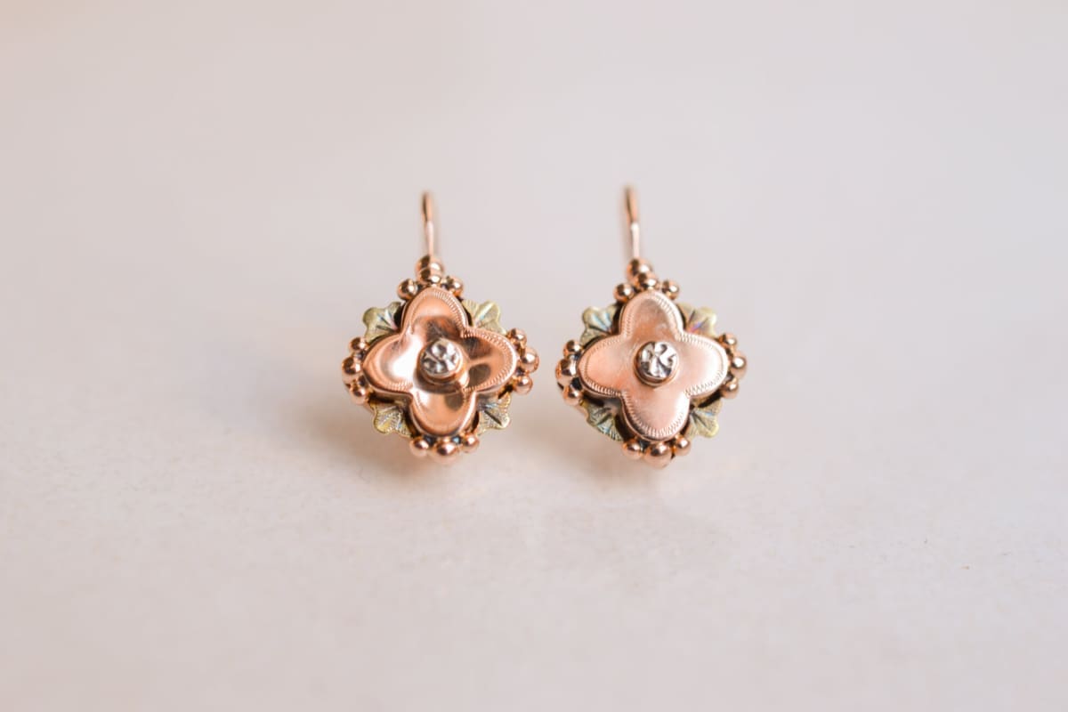 Dormeuses anciennes 3 Ors 18 carats Art Nouveau