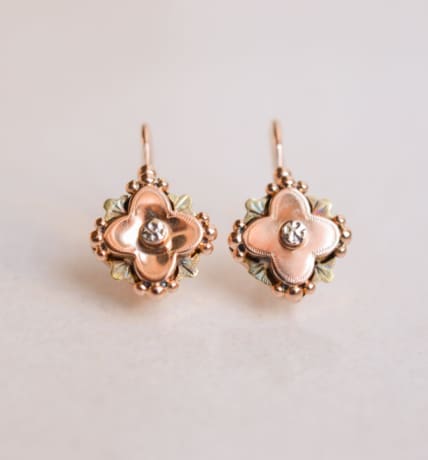 Dormeuses anciennes 3 Ors 18 carats Art Nouveau