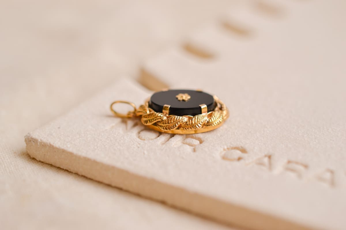 Pendentif Onyx à décor de feuilles - pendentif Vintage