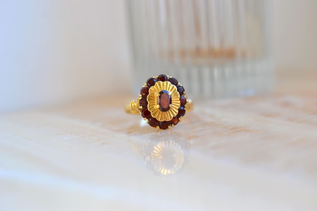 bague fleur grenat