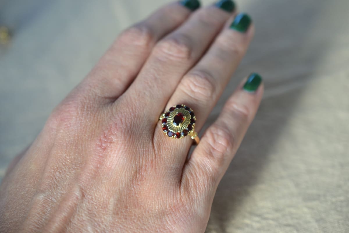 bague fleur grenats