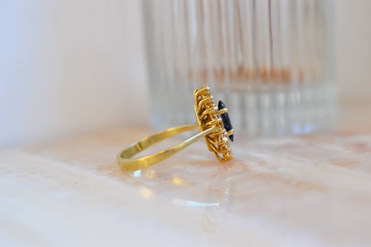 bague navette saphir diamants