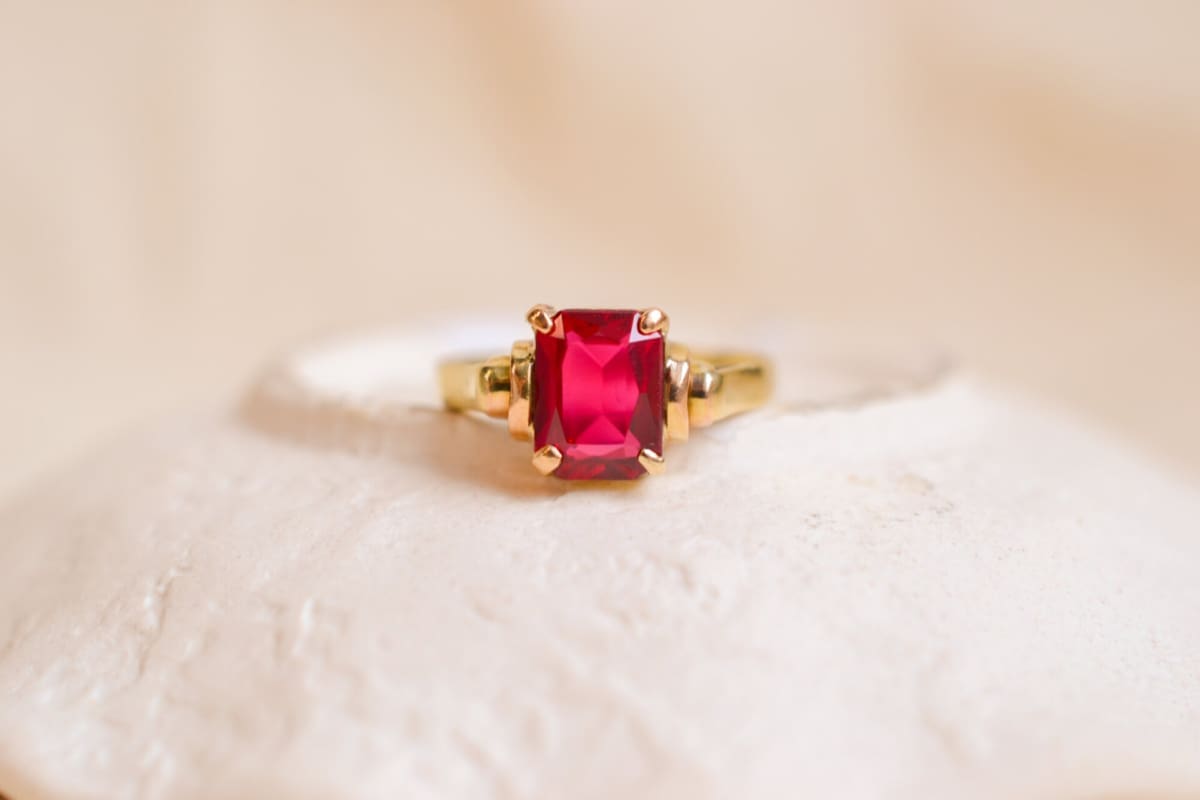bague rectangulaire rubis de synthese