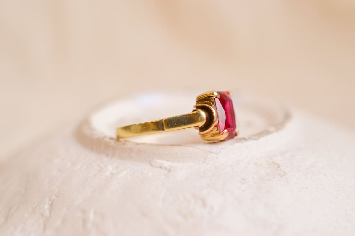 bague solitaire rubis de synthese