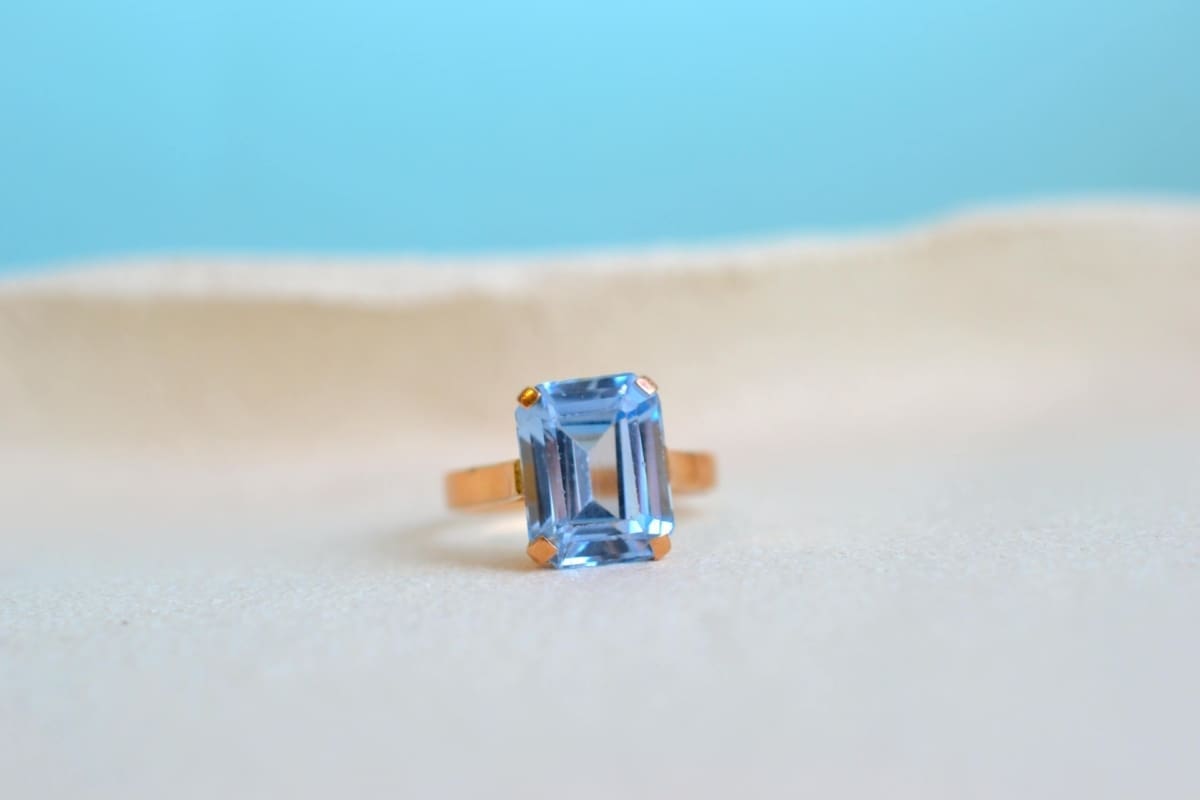 bague solitaire spinelle
