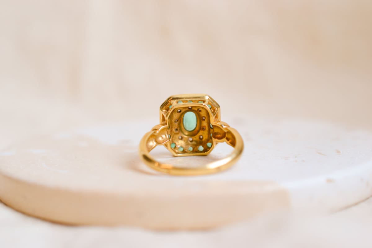 Bague Art Déco Vintage en Or jaune 18 carats ornée d'Émeraudes et Diamants