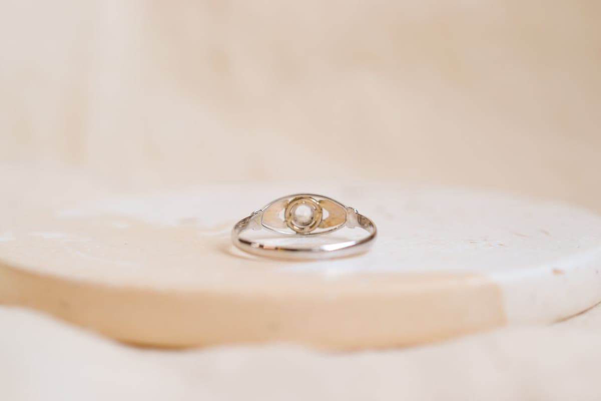 Bague Vintage Art Déco en Or blanc 18 carats ornée d'une pierre blanche