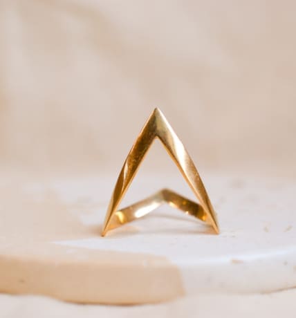 Bague Vintage en Or jaune 18 carats formant des "V"