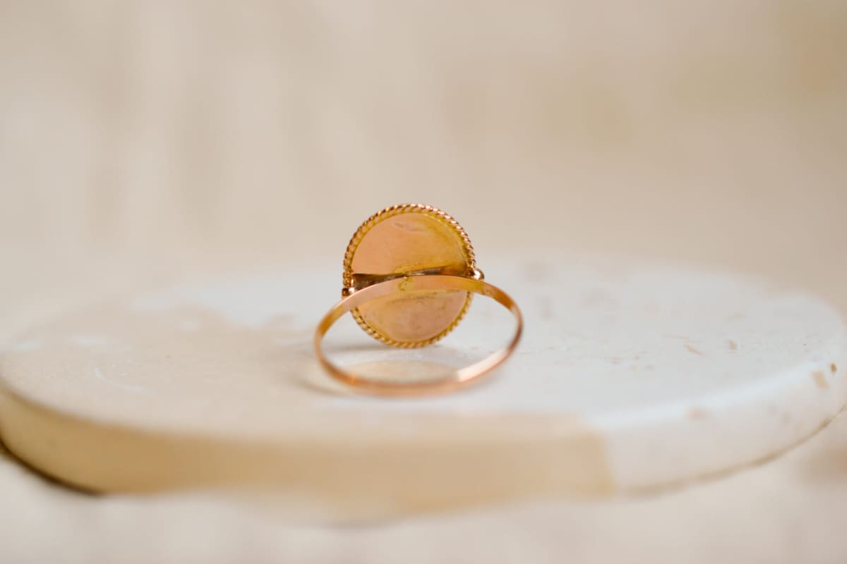 Bague Vintage en Or jaune 18 carats ornée d'un cabochon de Lapis Lazuli