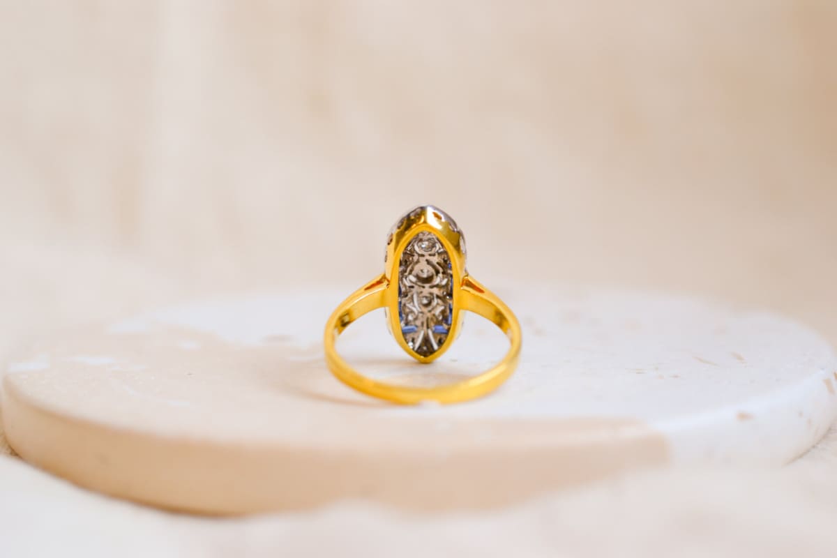 Bague Vintage en Or jaune et Or blanc 14 carats sertie de Saphirs et de Diamants