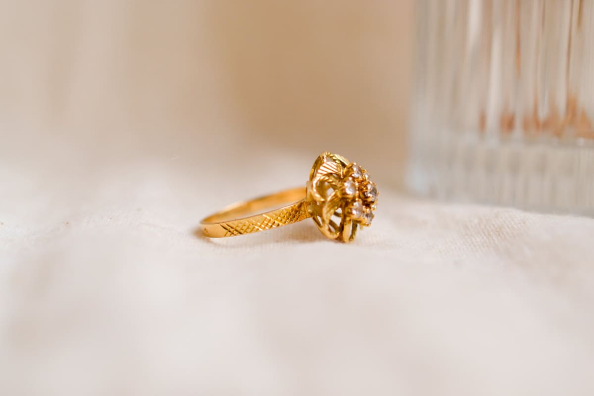 Bague ancienne en Or jaune 18 carats unique