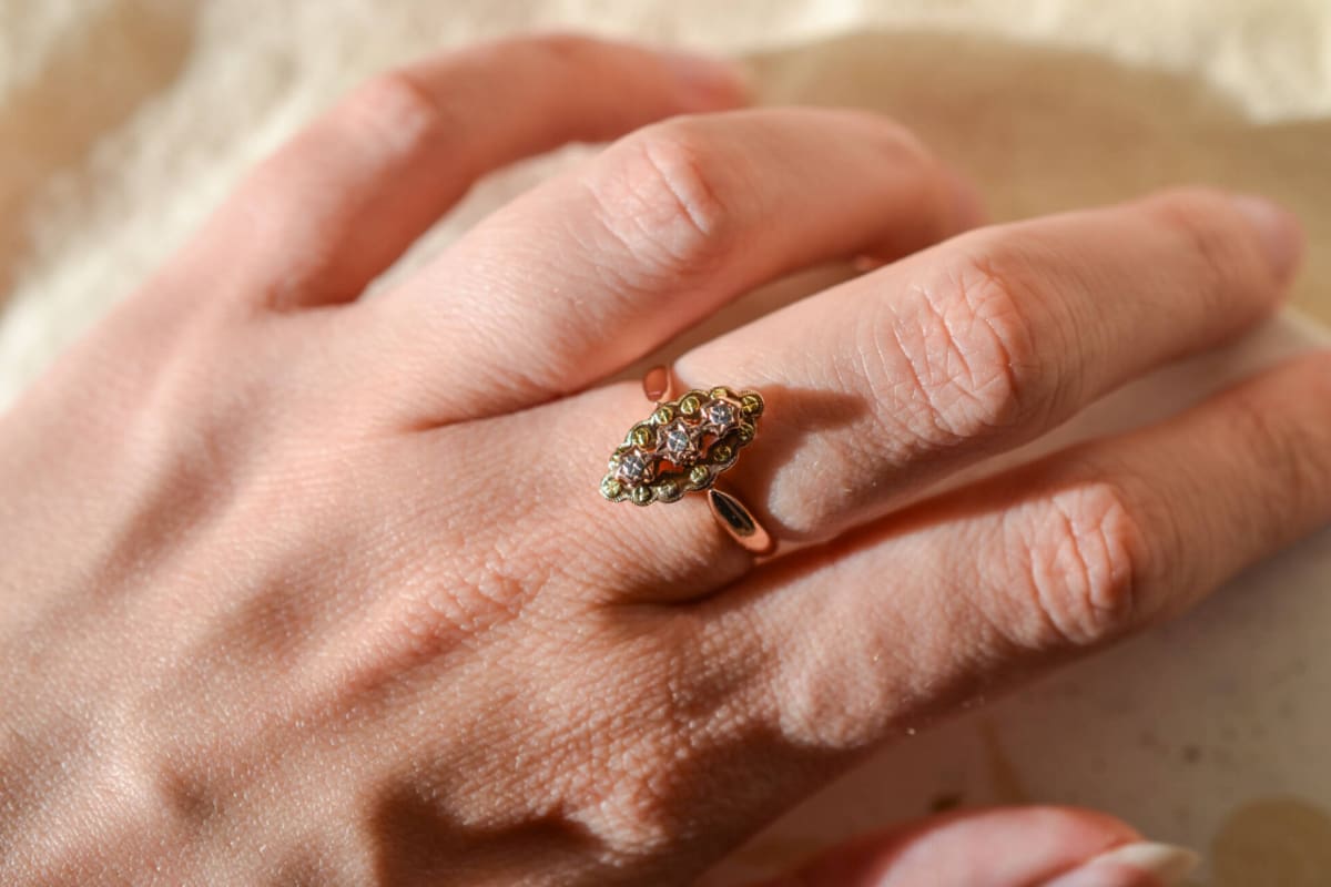 Bague de fiançailles Art Nouveau 3 Ors 18 carats