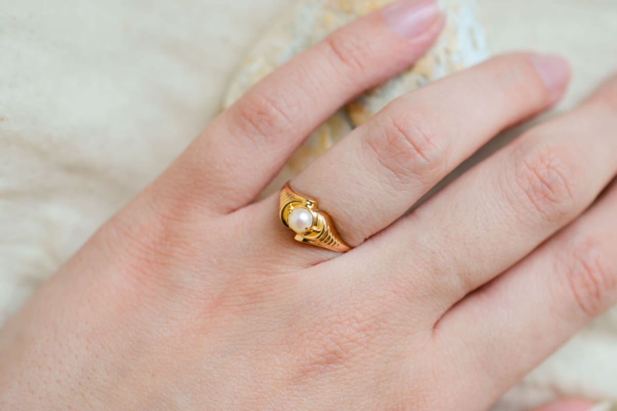 Bague de fiançailles ancienne en Or jaune 18 carats sertie d'une Perle