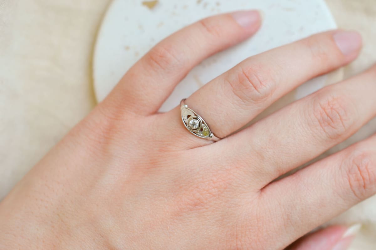 Bague de fiançailles en Or blanc 18 carats sertie d'une pierre blanche