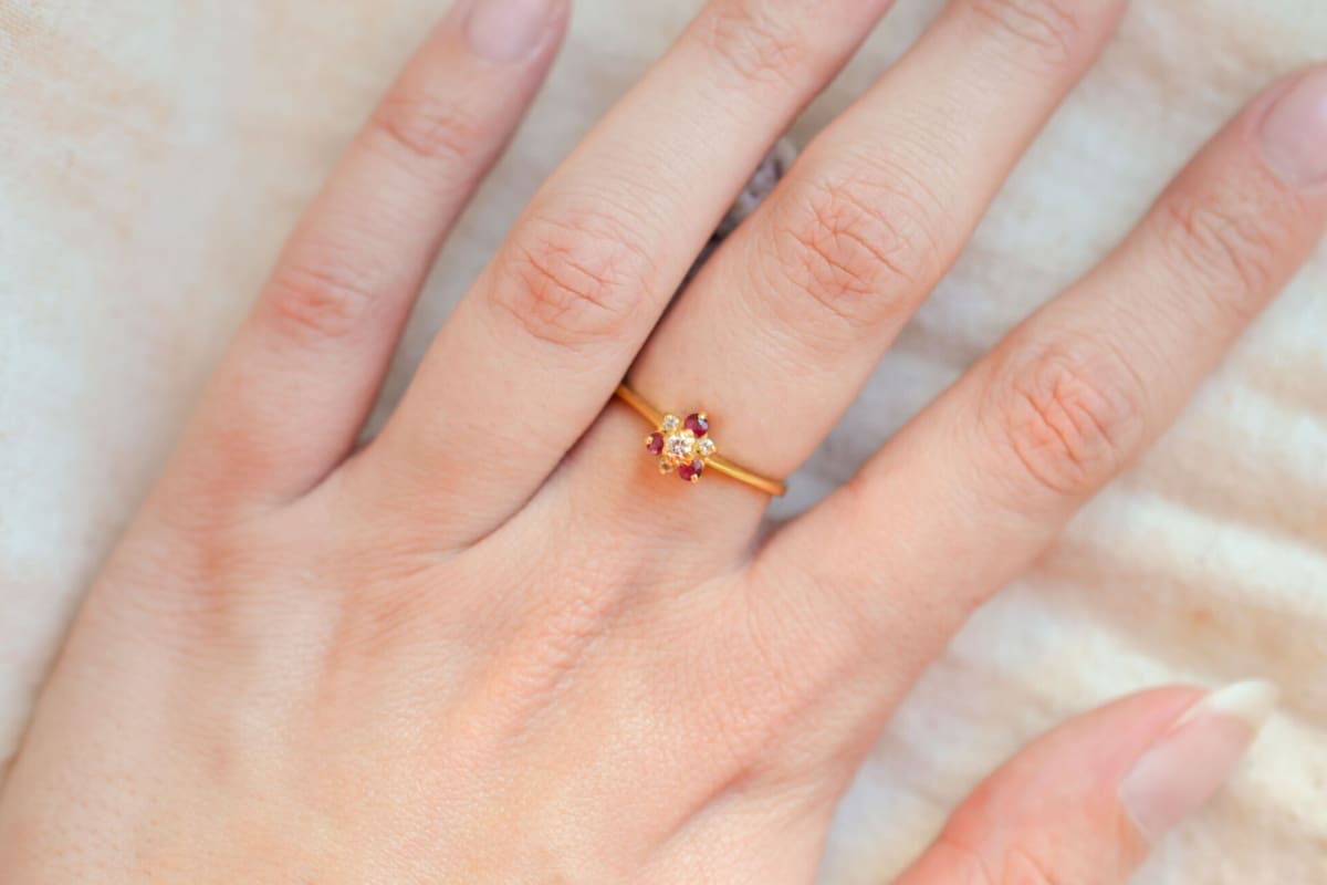 Bague de fiançailles en Or jaune 18 carats sertie de Rubis et Diamants