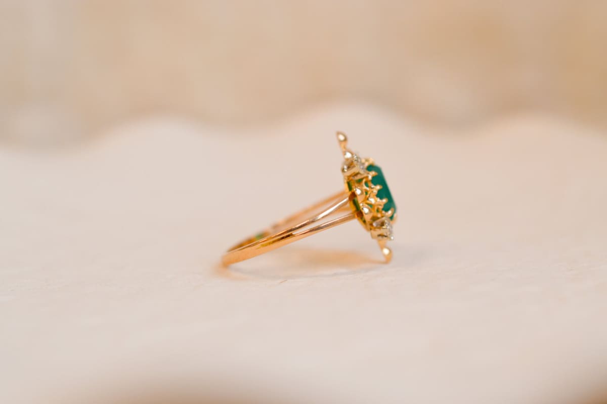 Bague diadème Vintage en Or jaune 18 carats ornée d'une Émeraude et de Diamants