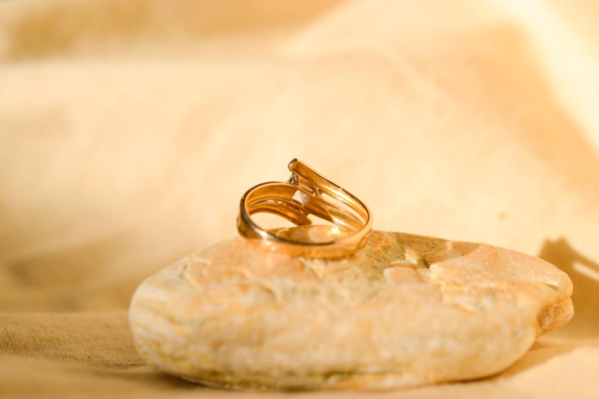 Bague en Or jaune 9 carats sertie d'une Aigue-Marine