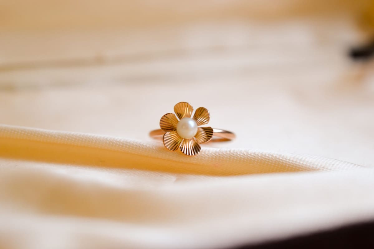 Bague fleur en Or jaune 18 carats ornée d'une Perle de culture
