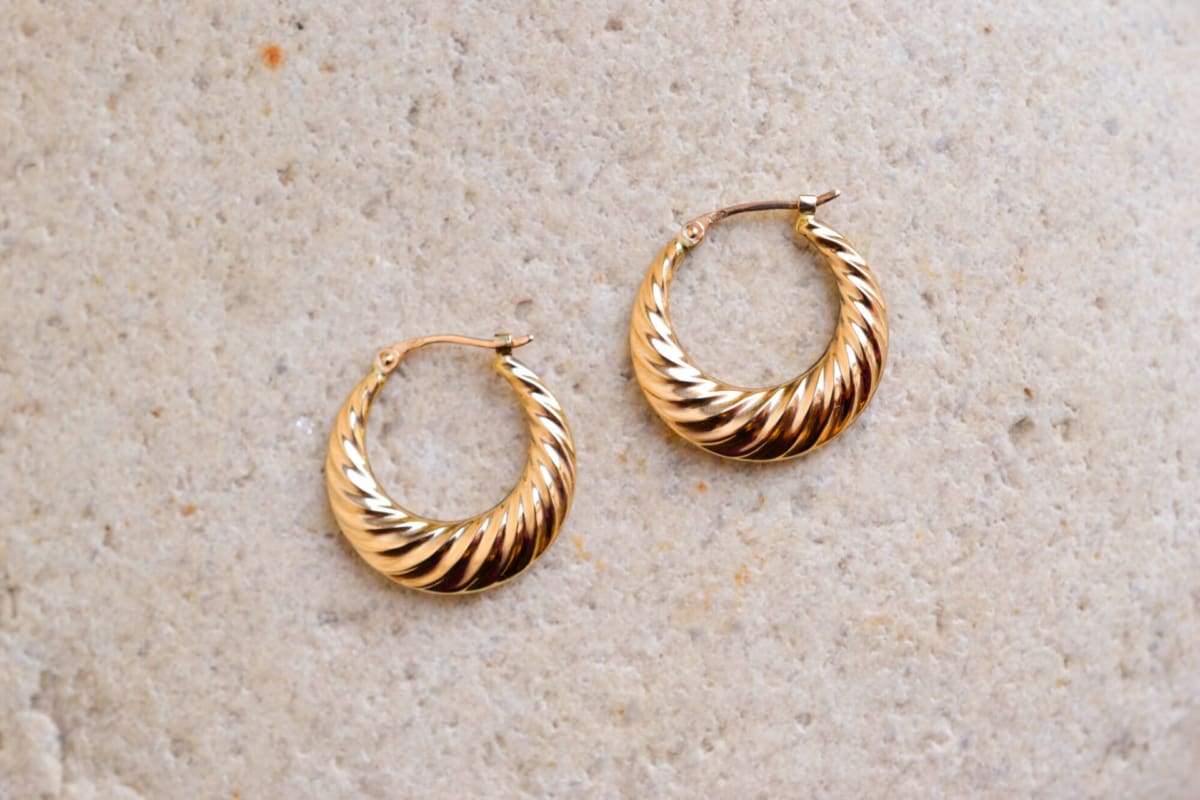 Paire de créoles anciennes en Or jaune 18 carats drapées