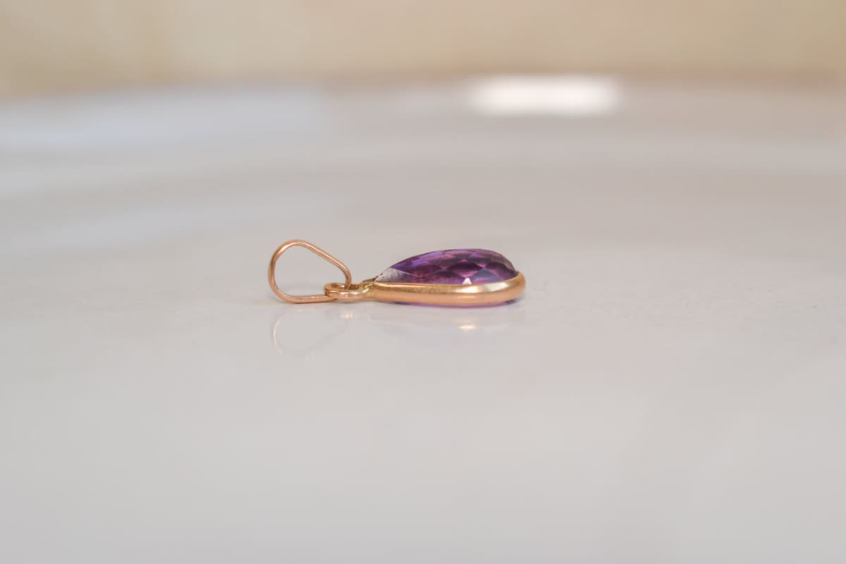 Pendentif Vintage en Or jaune 18 carats serti d'une Améthyste