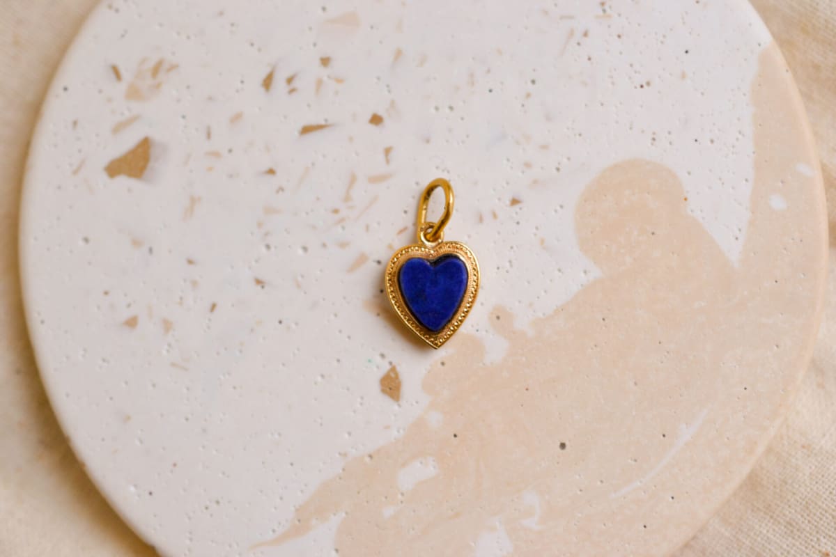 Pendentif ancien en Or jaune 18 carats orné de Lapis Lazuli