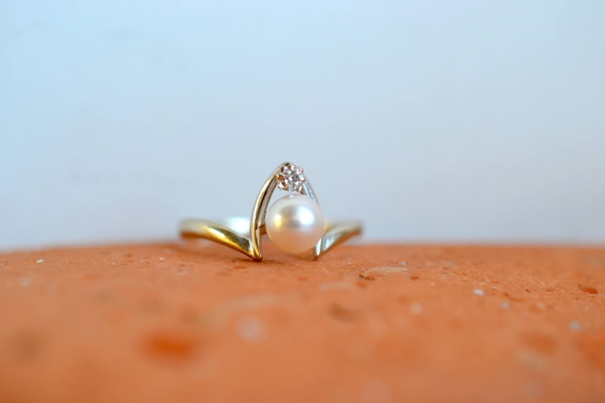 bague V perle et diamant