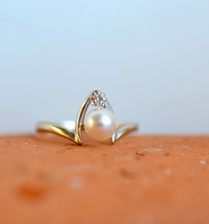 bague V perle et diamant