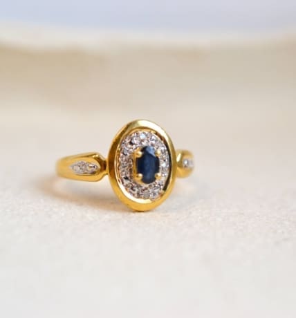 bague marguerite ovale saphir et diamants
